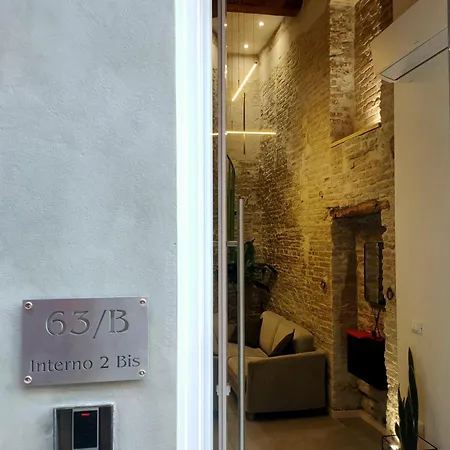 Vicolo Dei Duelli Industrial Apartment Ferrara