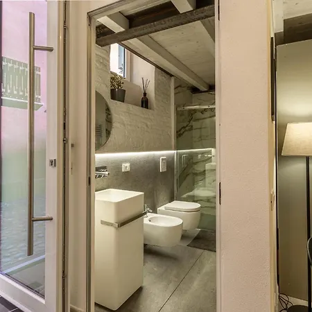 Vicolo Dei Duelli Industrial Apartment *