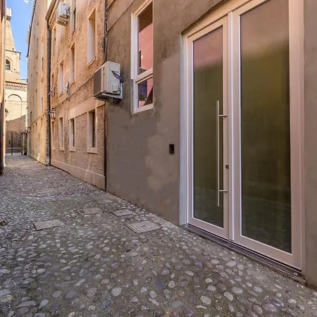 Vicolo Dei Duelli Industrial Apartment Ferrara